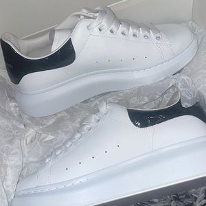 Crocodile black and white Alexander Mqueen